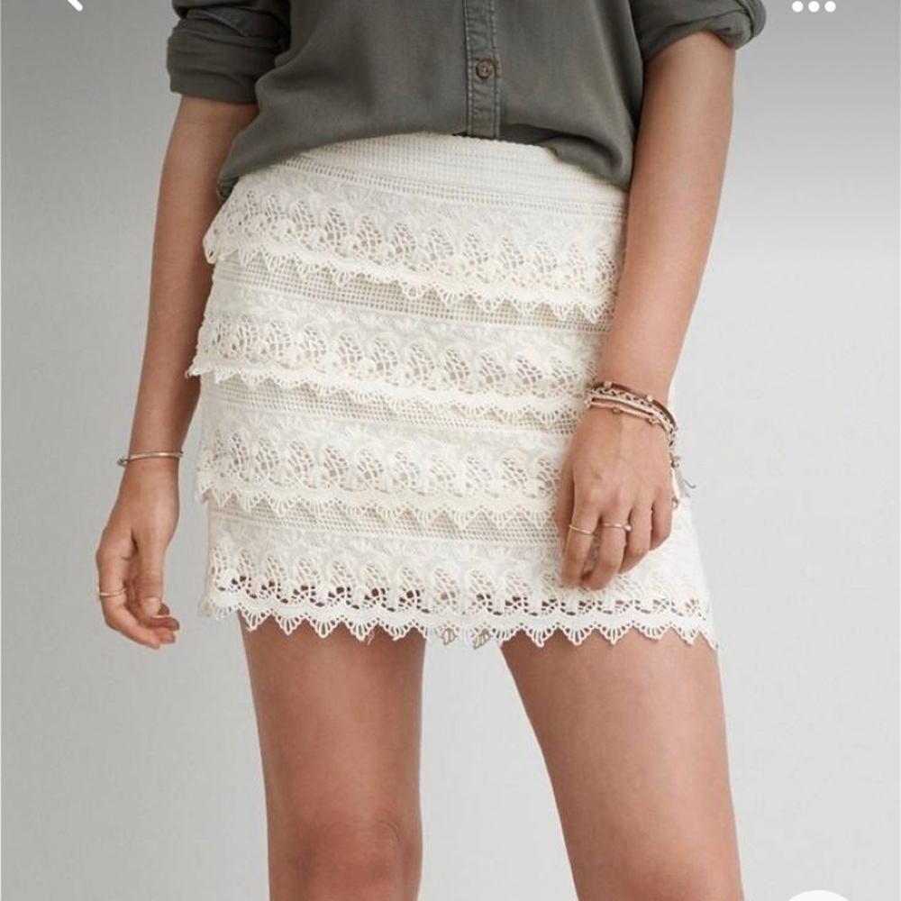 AMERICAN Eagle Lace Ivory Skirt Size 0